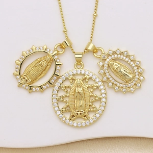 Collar de la Virgen María chapado en oro de 18K con colgantes de circonita en seda
