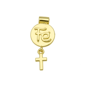 Détail du pendentif doré avec lettre Fe gravée et petite croix en métal brillant