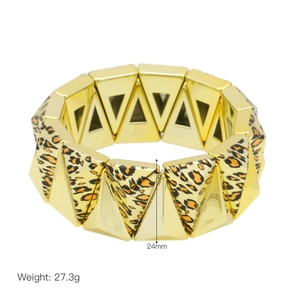 Vue détaillée du bracelet élastique géométrique léopard et doré, largeur 24mm et poids 27.3g
