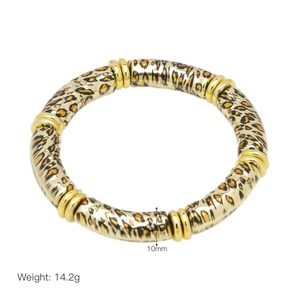 Détail du bracelet élastique style bambou motif léopard avec largeur de 10 mm