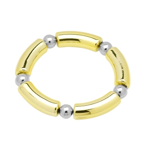 Bracelet minimaliste en tubes dorés avec accents argentés sur fond blanc pur