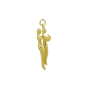 Vue détaillée du pendentif bicolore aux silhouettes abstraites pour la fête des mères