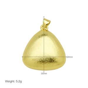 Detalle del colgante de corazón en oro mate 18K con dimensiones y peso del producto