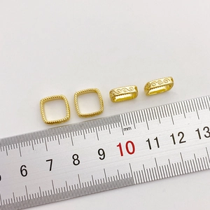 Cuentas espaciadoras cuadradas geométricas chapadas en oro 14K con regla de medida