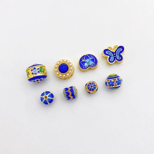 Exquisite 18K vergoldete Cloisonné Emaille Perlen in Lotus- und Schmetterlingsform für DIY