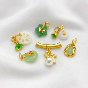 Anhänger im neuen chinesischen Stil mit 18K Goldbeschichtung und Jadegurkenmotiven