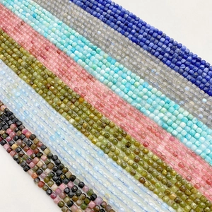 Detail von 4mm facettierten Naturstein-Quadratperlen für DIY-Schmuck in verschiedenen Farben