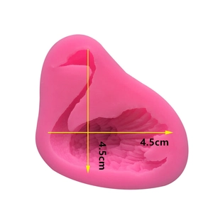 Pink swan silicone mold for DIY baking and fondant with clear 4.5cm texture details