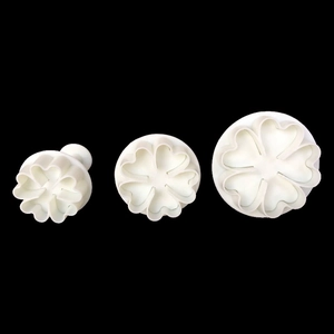 Three-piece set of white plastic five-petal flower plungers for fondant and cookie molding