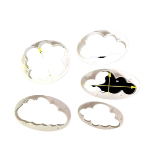5-piece white cloud-shaped cookie cutters for DIY fondant cake decoration and baking