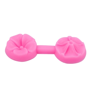 Stampo in silicone rosa con trama a fiori e petali dettagliati per creazioni fai-da-te