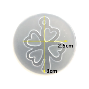 DIY four-leaf clover silicone pendant mold with 3x2.5cm dimensions for resin jewelry
