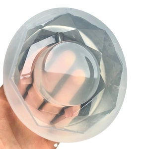 10cm circular mirror-finish silicone mold with geometric facets for crystal resin ashtrays