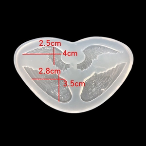 Detail view of wing-shaped silicone mold with dimensions 2.5cm to 4cm for DIY epoxy resin