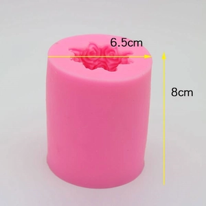 Makroaufnahme der 3D Rosenkerzenform mit Maßen von 8 cm Höhe und 6,5 cm Durchmesser