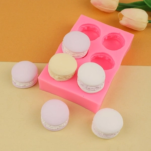 Detaillierte Makroansicht einer rosa 6-Loch Silikonform für realistische 3D Macarons