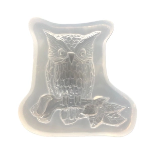 Stampo in silicone gufo 3D per resina UV ed epossidica su sfondo bianco pulito