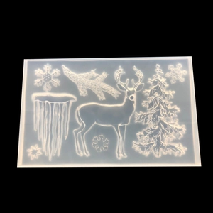 Detail einer Silikonform mit Rentier, Schneeflocken und Eiszapfen für DIY Handwerk