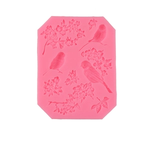 Moule en silicone rose pour fondant avec motifs détaillés d'oiseaux et de fleurs