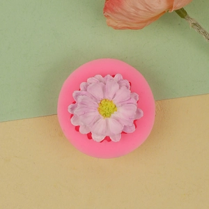 Molde de silicona rosa para crear decoraciones detalladas de margaritas en 3D para tartas