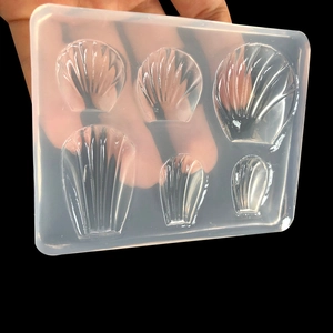 Gros plan du moule en silicone souple à 6 cavités en forme de coquille pour artisanat