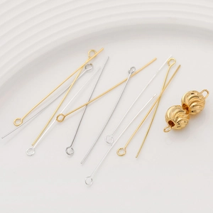 9-vormige oogspelden en gestreepte kralen in goud en zilver voor DIY sieraden maken