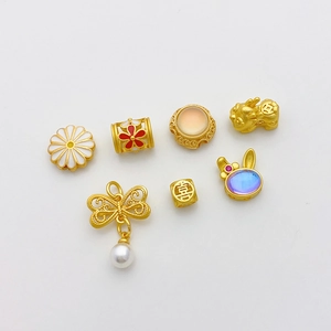 Colección de dijes dorados DIY con margaritas, pi xiu y conejos para pulseras hechas a mano