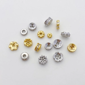 Cuentas Espaciadoras de Cobre Bañado en Oro de 18K Con Circonia para Fabricación de Joyería DIY Accesorios Pulsera Collar Forma Flor Rueda Corazón