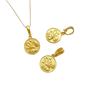 Vergoldete Hasen-Halskette mit mattem Relief und feiner Kette für das Jahr des Kaninchens