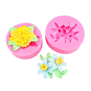Moules en silicone rose avec fleurs de savon jaunes et bleues pour décoration de gâteaux
