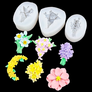 Vue détaillée des moules en silicone 3D fleurs et créations florales en résine