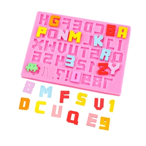 Moule en silicone style pixel 8-bit avec lettres majuscules et chiffres pour gâteaux