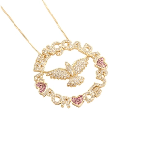 Collier doré avec pendentif oiseau en zircone et texte Abençoada por Deus gravé