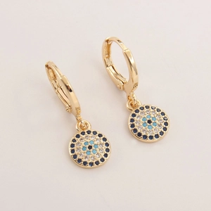 Orecchini a cerchio placcati oro 18k con malocchio e cristalli, design con gancetto