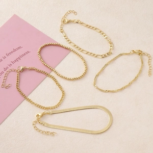 Set de 5 pulseras con baño de oro de 18K, varios estilos de cadena y cierres ajustables