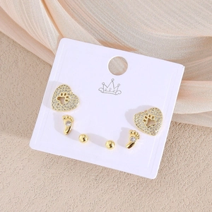 6-teiliges vergoldetes Ohrstecker-Set mit Herz-, Fußabdruck- und Kugeldesign und Perlen