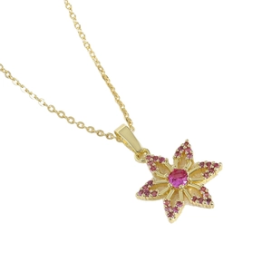 Collana con pendente a fiore rosa scintillante placcata in oro 18 carati e zirconi