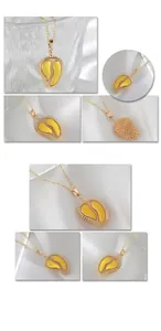 Detailansicht des 18k vergoldeten Durian-Anhängers mit Emaille und Stacheltextur