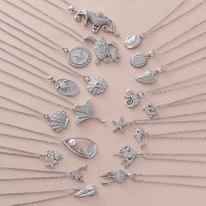 Serie di collane marine in argento con ciondoli a stella marina tartaruga e zirconi