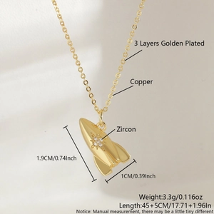 Dettaglio del ciondolo a razzo dorato con stella in zircone e misure della catena 45cm