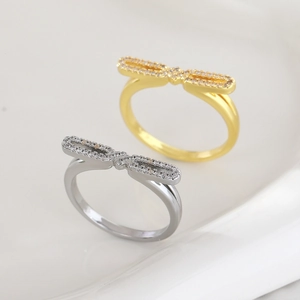 Schleifenringe mit 18k Vergoldung und Zirkonia in Gold und Silber Ausführung