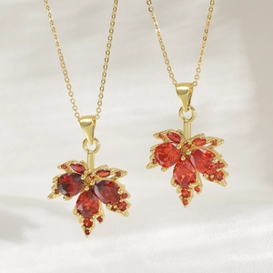 Collier Pendentif Feuille d'Érable en Cuivre Vintage pour Femmes Zirconia Rouge Plaqué Or 18k Bijoux d'Automne Cadeau