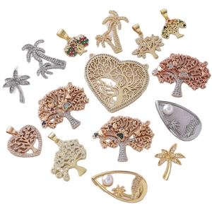 Assortiment 18K vergulde hangers met levensboom, hart en palmboom ontwerpen