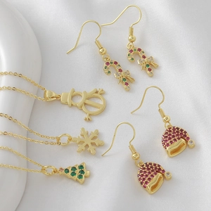 Weihnachts-Schmuckset 18k vergoldet mit Schneemann, Schneeflocke und Tannenbaum Anhänger