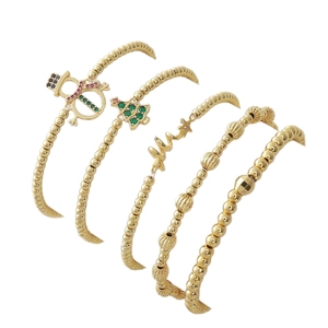 Set di 5 bracciali elastici dorati con ciondoli a forma di albero di Natale e pupazzo di neve