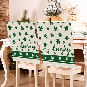 Coprisedie per San Patrizio con trifoglio verde e scritta lucky su fondo beige
