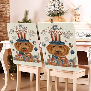 Detail van linnen stoelhoezen met God Bless America hondendruk voor feestelijk decor