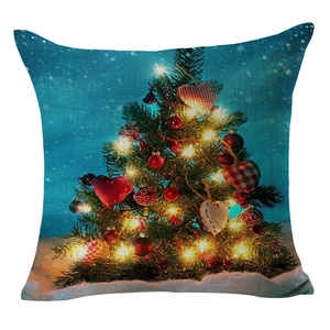 Housse de coussin en lin avec sapin de Noël décoré de cœurs rouges et lumières