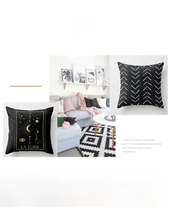 Détail des housses de coussin en peau de pêche avec motifs tarot lune et marbre ondulé