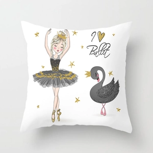 Gros plan de l'illustration fille de ballet et cygne noir sur housse de coussin